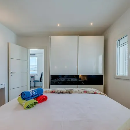 Marin,seaview,terrace Massage Hot Tube,grill Place,parking Apartament