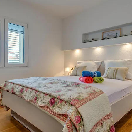 Marin,seaview,terrace Massage Hot Tube,grill Place,parking Trogir