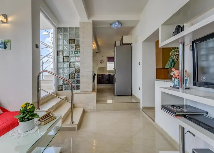 Marin,seaview,terrace With Massage Hot Tube,grill Place,parking Appartement Trogir