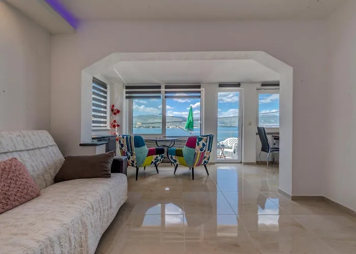 Appartement Marin,seaview,terrace With Massage Hot Tube,grill Place,parking Trogir