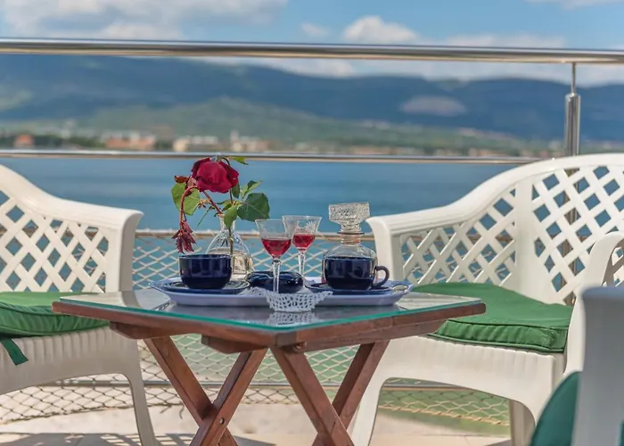 Marin,seaview,terrace With Massage Hot Tube,grill Place,parking Appartement Trogir