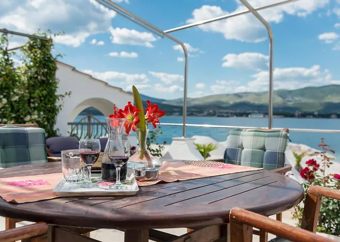 Appartement Marin,seaview,terrace With Massage Hot Tube,grill Place,parking Trogir