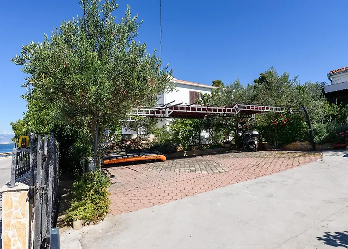Appartement Marin,seaview,terrace With Massage Hot Tube,grill Place,parking Trogir