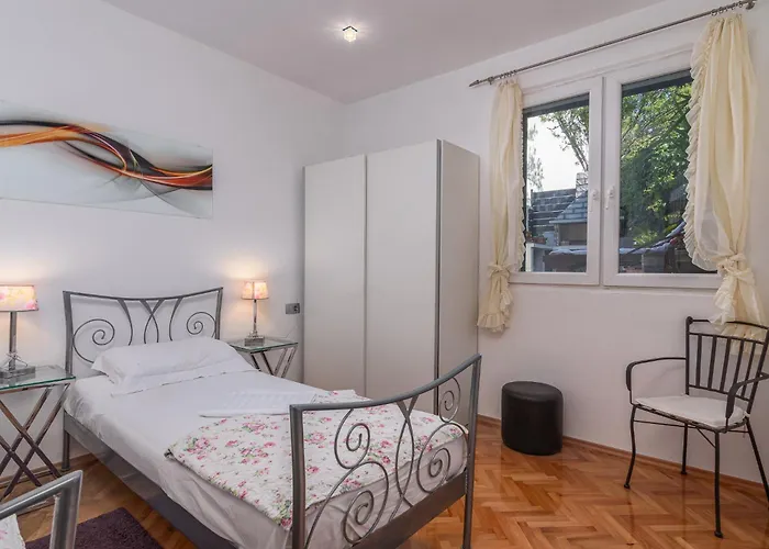 Marin,seaview,terrace With Massage Hot Tube,grill Place,parking Appartement Trogir